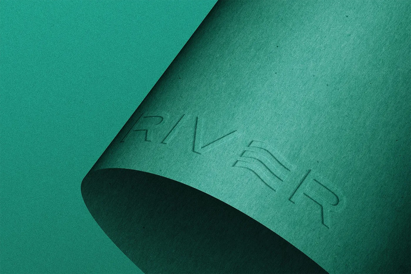 Big River, papel con el nombre en relieve